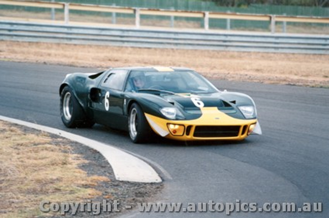 88401 - Bib Stillwell - Ford GT 40 - Sandown 1988