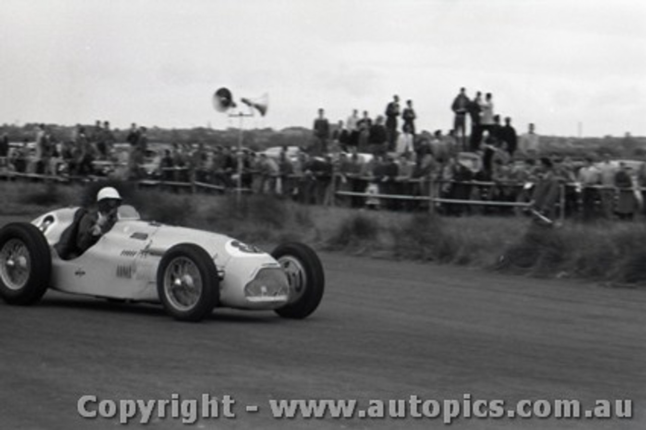 All of 1958 Fishermans Bend - Photographer Peter D'Abbs - Code FB1958-104