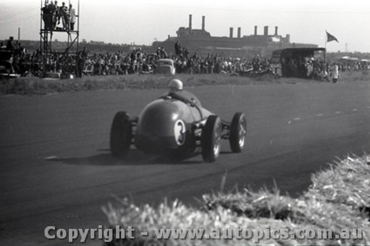 All of 1958 Fishermans Bend - Photographer Peter D'Abbs - Code FB1958-154