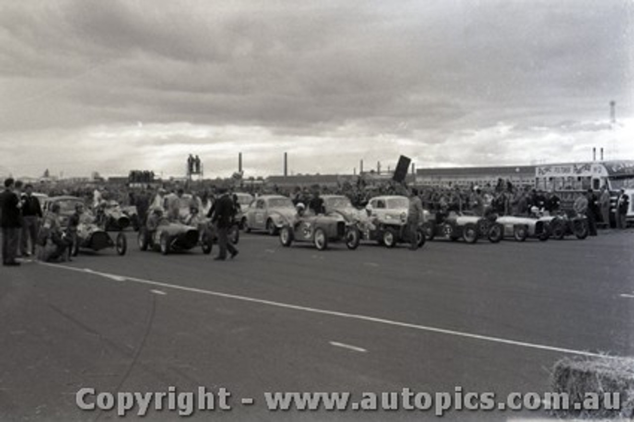 All of 1958 Fishermans Bend - Photographer Peter D'Abbs - Code FB1958-346