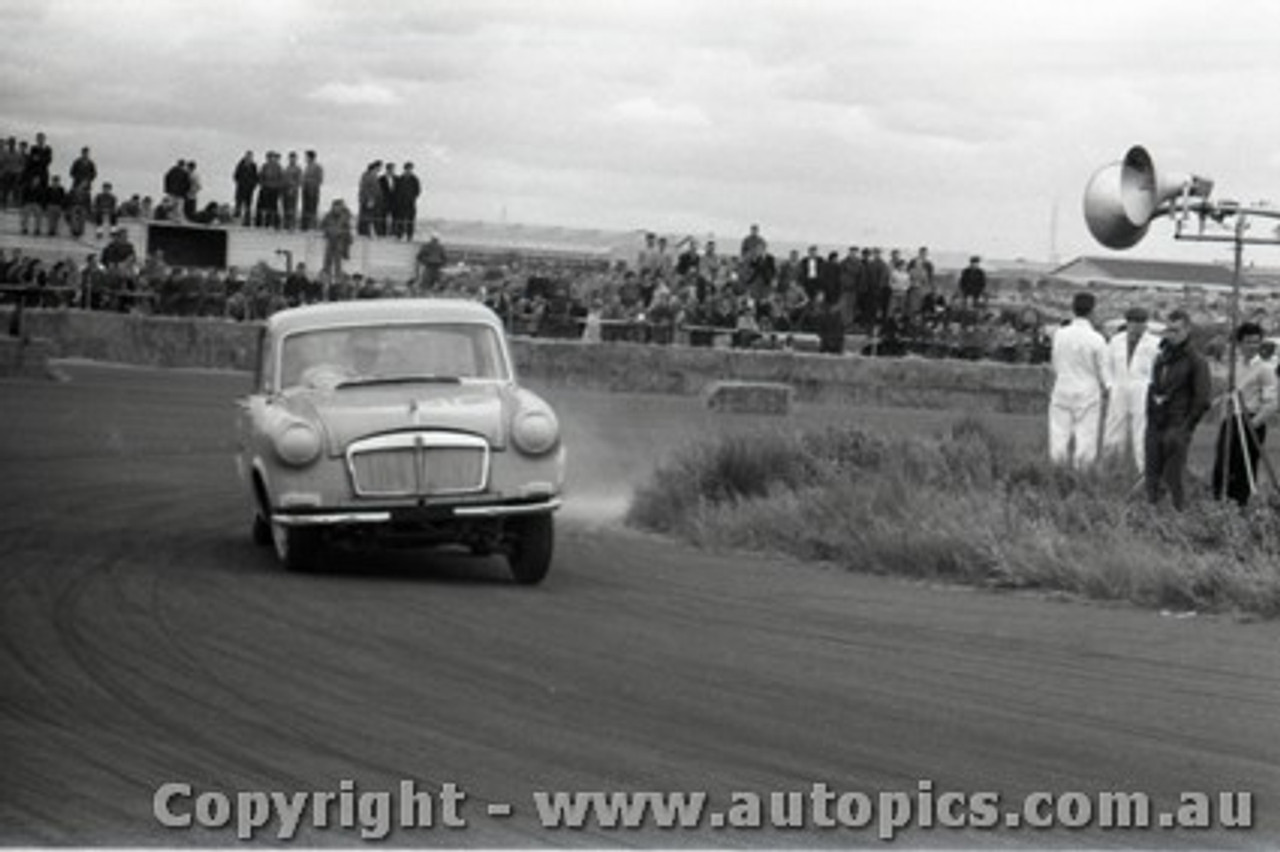 All of 1958 Fishermans Bend - Photographer Peter D'Abbs - Code FB1958-368