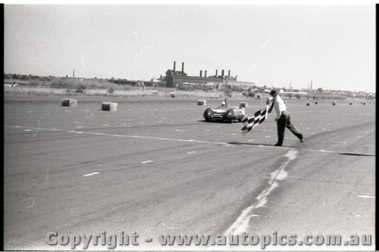 Fishermans Bend Febuary 1959 -  Photographer Peter D'Abbs - Code FB0259-91