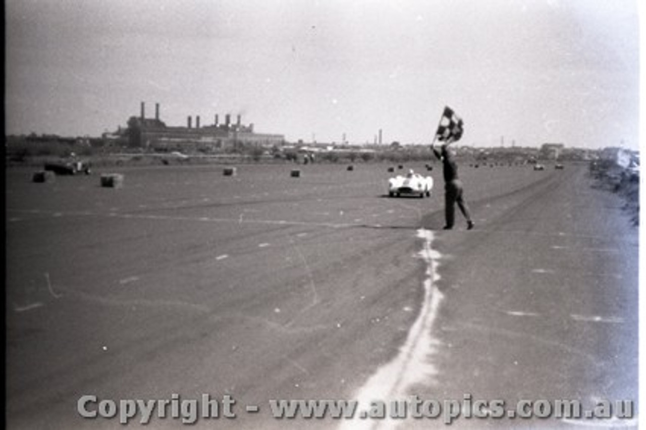 Fishermans Bend Febuary 1959 -  Photographer Peter D'Abbs - Code FB0259-95
