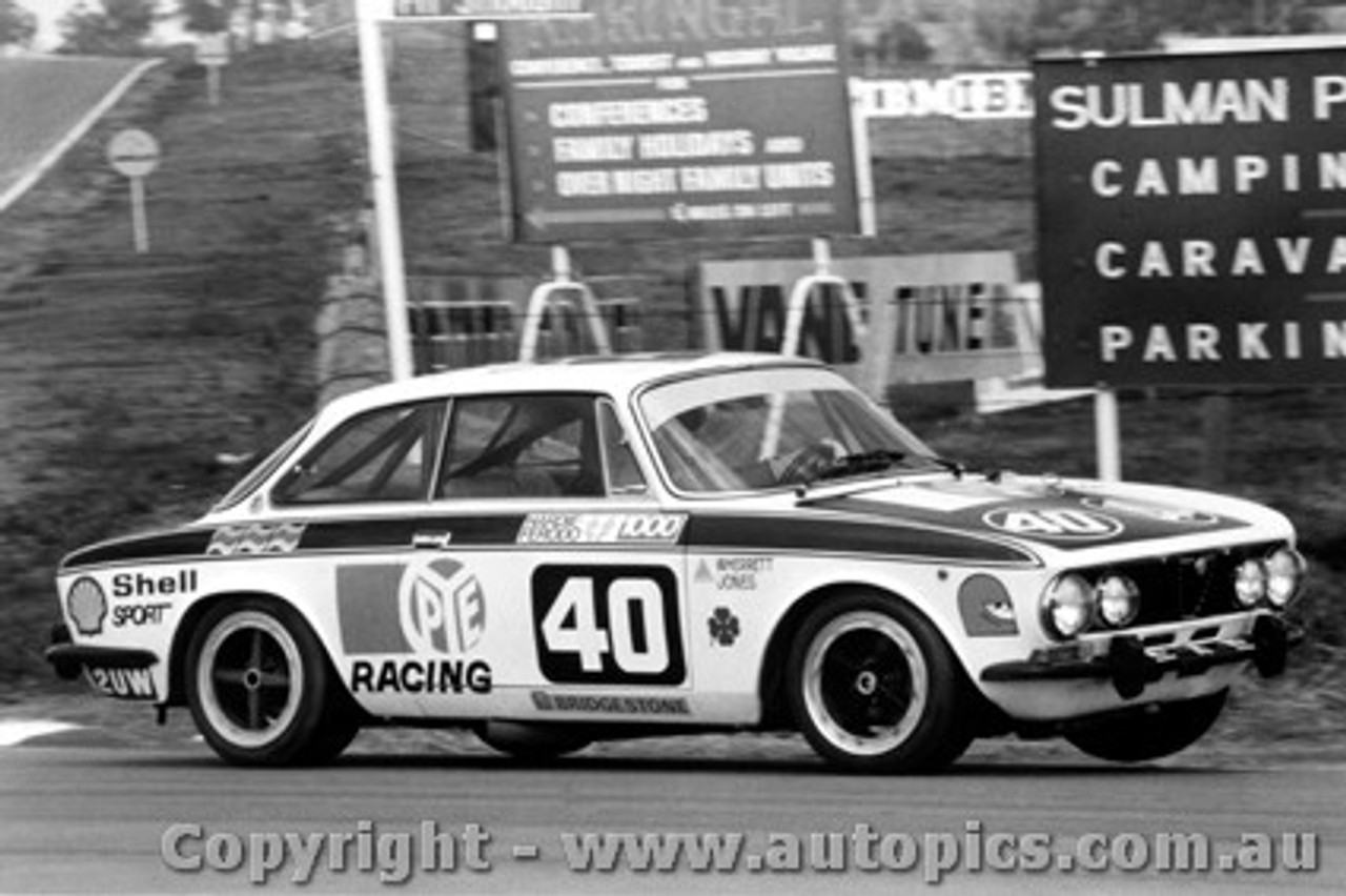 76742 - P. Wherrett / D. Jones Alfa Romeo GTV - Bathurst 1976