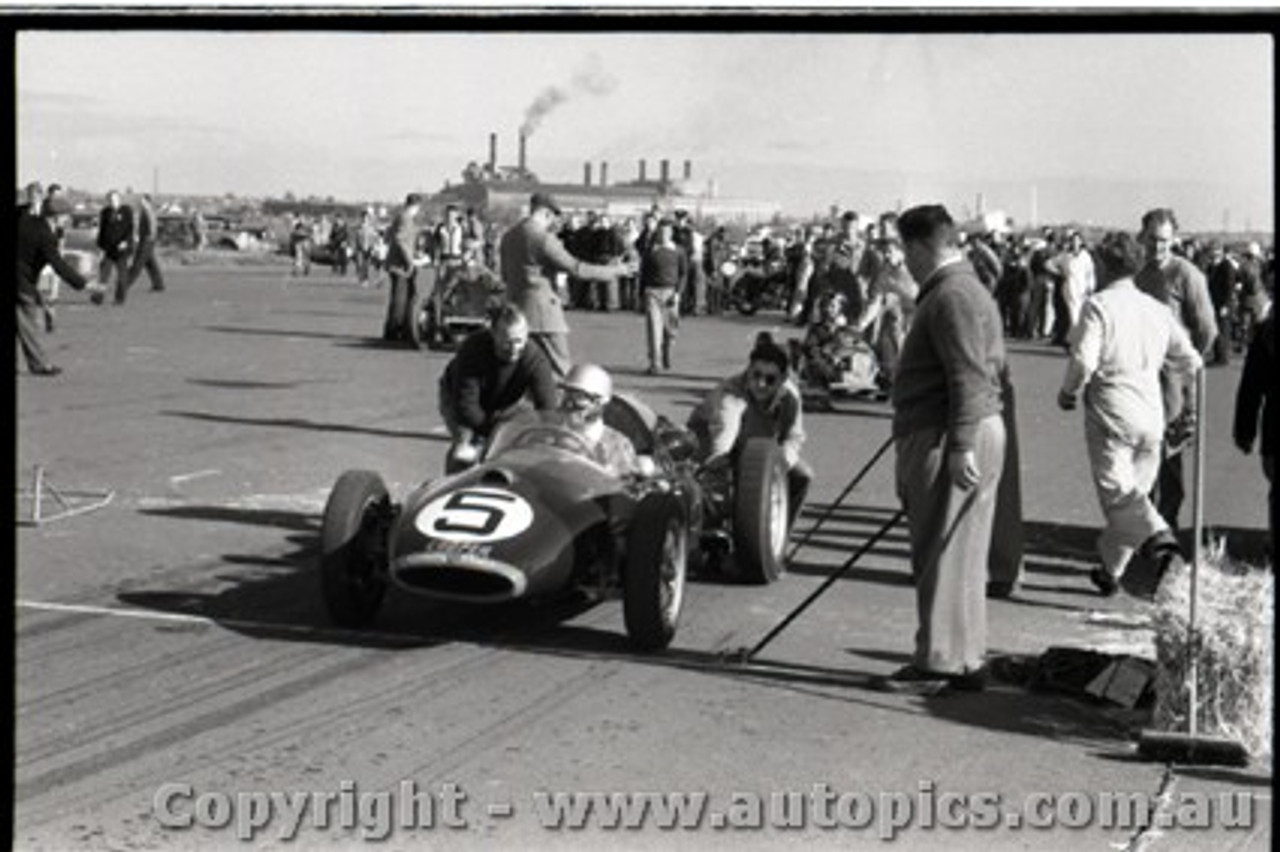 Fishermans Bend  - May1959 -  Photographer Peter D'Abbs - Code FB0559-10