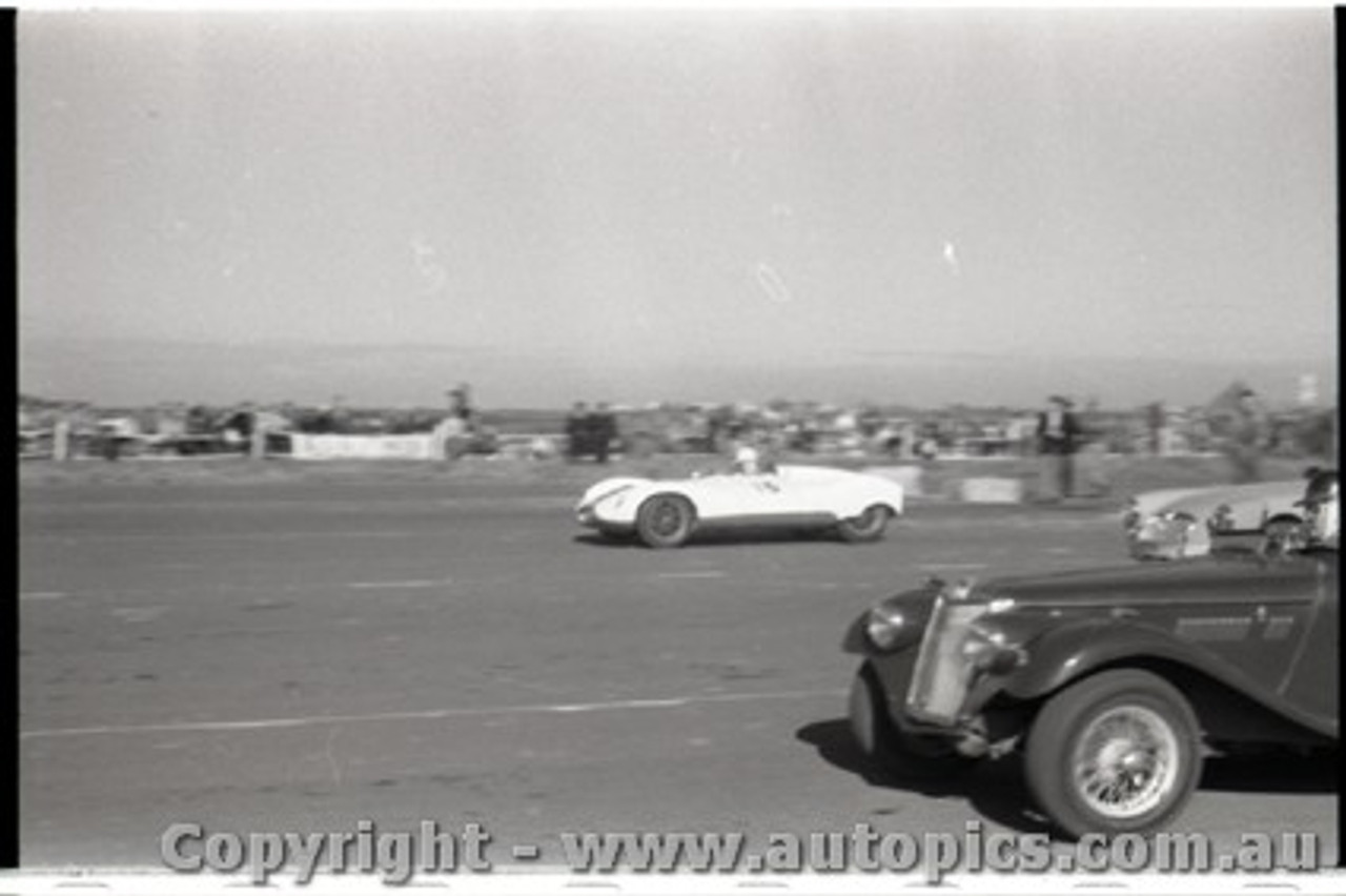 Fishermans Bend  - May1959 -  Photographer Peter D'Abbs - Code FB0559-26