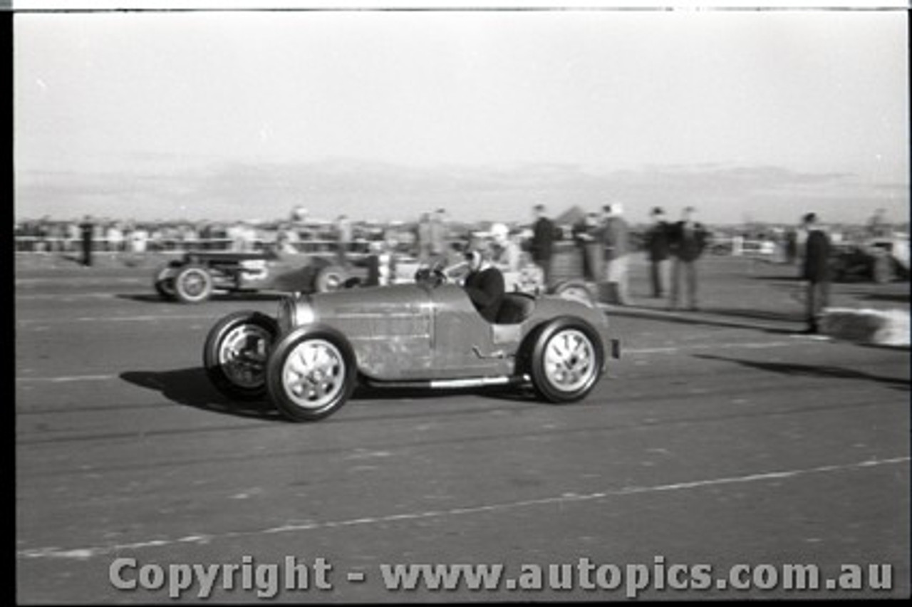 Fishermans Bend  - May1959 -  Photographer Peter D'Abbs - Code FB0559-37