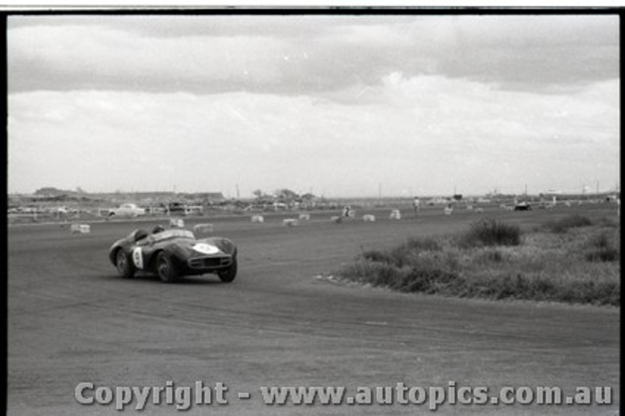 Fishermans Bend  - October 1959 -  Photographer Peter D'Abbs - Code FB01059-111