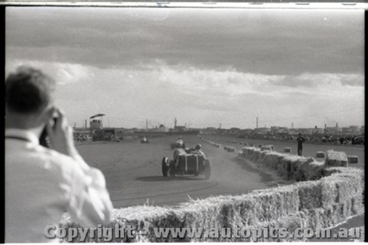 Fishermans Bend  - October 1959 -  Photographer Peter D'Abbs - Code FB01059-120