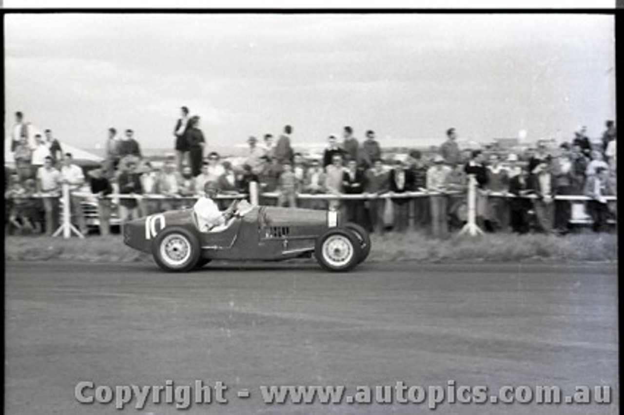 Fishermans Bend  - October 1959 -  Photographer Peter D'Abbs - Code FB01059-124