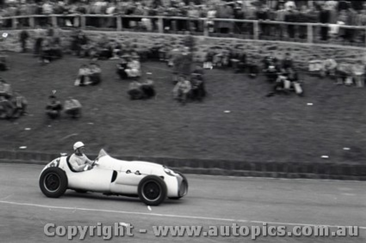 Geelong Sprints 24th August 1958 - Photographer Peter D'Abbs - Code G24858-60