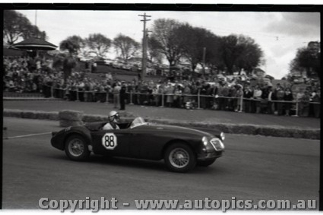 Geelong Sprints 28th August 1960 - Photographer Peter D'Abbs - Code G28860-28