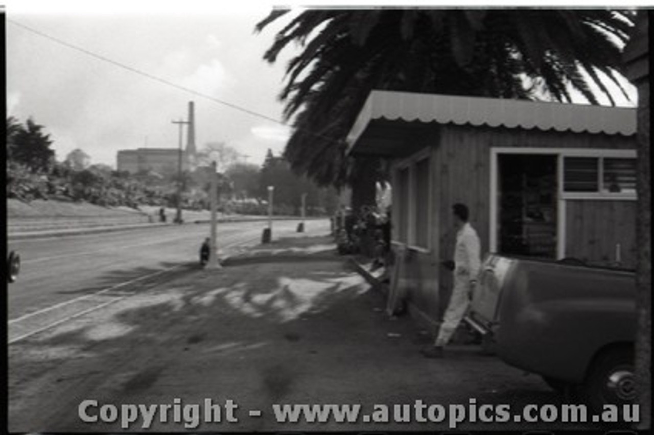 Geelong Sprints 28th August 1960 - Photographer Peter D'Abbs - Code G28860-105