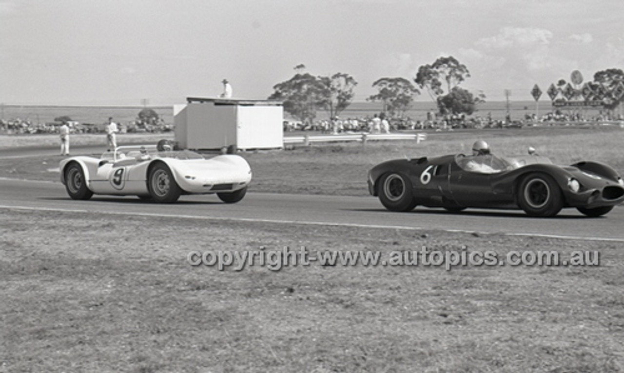 Calder 1965 - Photographer Peter D'Abbs - Code 65-PD-C-004