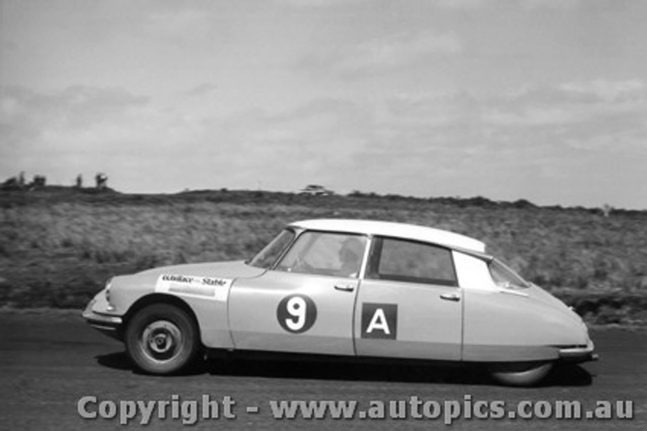 62703 - Wilson / Ide Citroen ID19 - Armstrong 500 - Phillip Island 1962