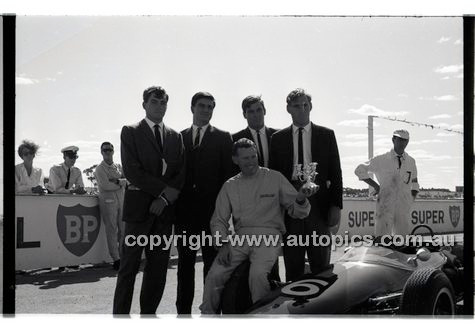 Calder 1965 - Photographer Peter D'Abbs - Code 65-PD-C-685