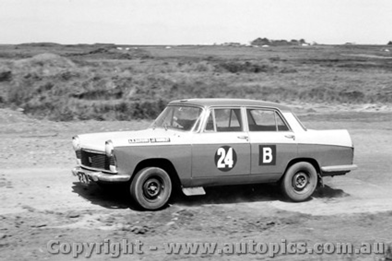 62713 - Davison / Brindley / Trueman Austin Freeway - Armstrong 500 - Phillip Island 1962