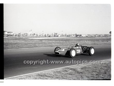 Calder 1965 - Photographer Peter D'Abbs - Code 65-PD-C-748