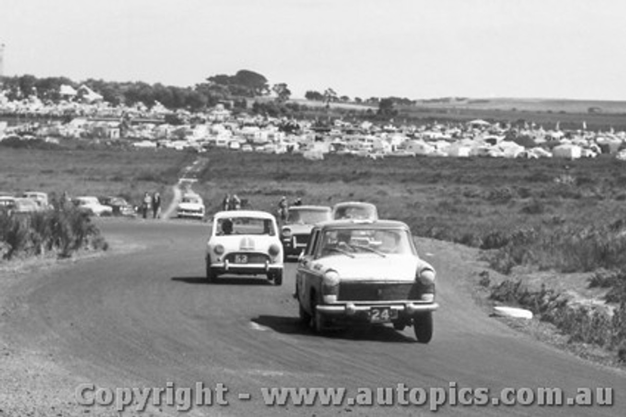 62715 - Austin Freeway / Morris 850 Sports / Triumph Herald / Morris Major - Armstrong 500 - Phillip Island 1962