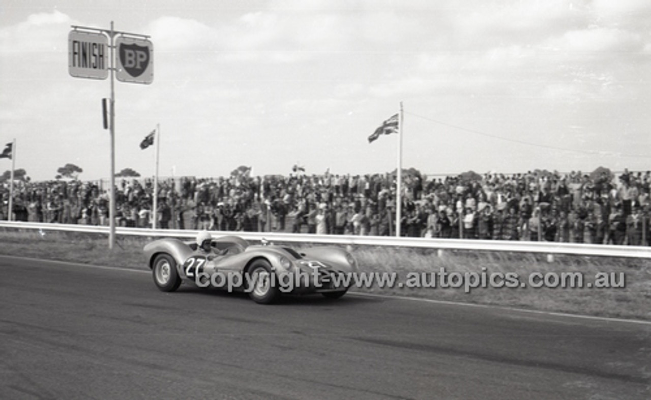 Calder 1965 - Photographer Peter D'Abbs - Code 65-PD-C24165-061