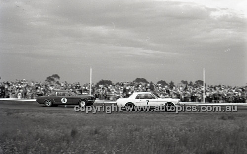 Calder 1965 - Photographer Peter D'Abbs - Code 65-PD-C29865-055