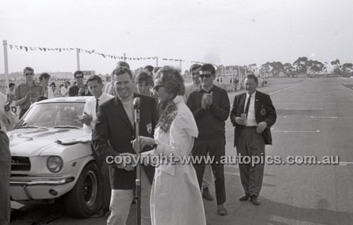 Calder 1965 - Photographer Peter D'Abbs - Code 65-PD-C29865-062