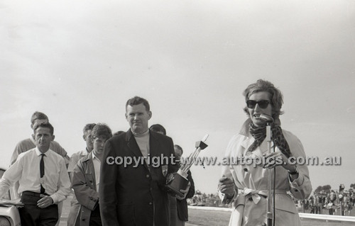 Calder 1965 - Photographer Peter D'Abbs - Code 65-PD-C29865-063