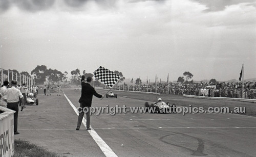 Calder 1965 - Photographer Peter D'Abbs - Code 65-PD-C29865-075