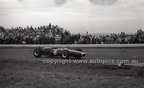 Calder 1965 - Photographer Peter D'Abbs - Code 65-PD-C29865-082