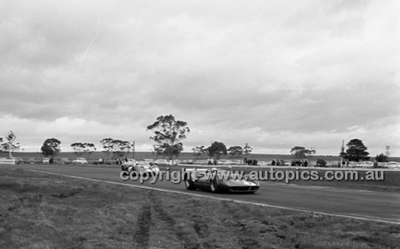 Calder 1966 - Photographer Peter D'Abbs - Code 66-PD-C-035