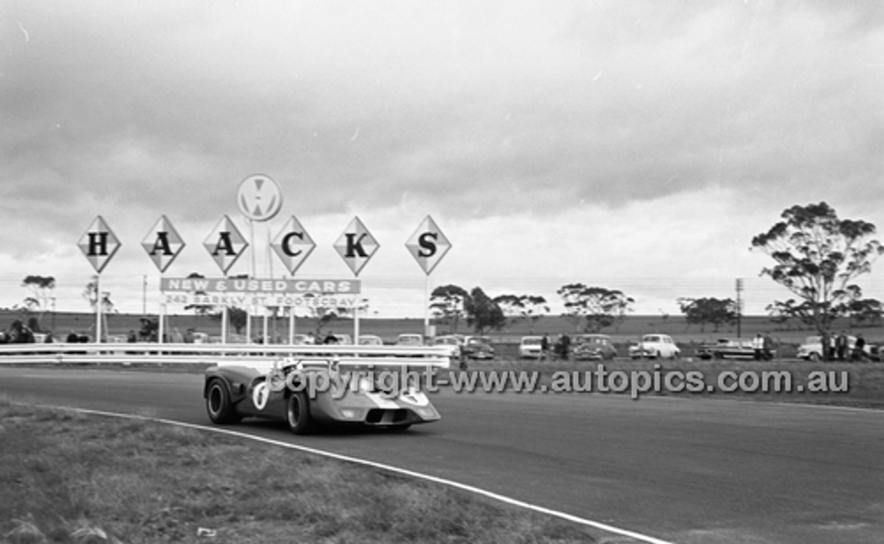 Calder 1966 - Photographer Peter D'Abbs - Code 66-PD-C-050