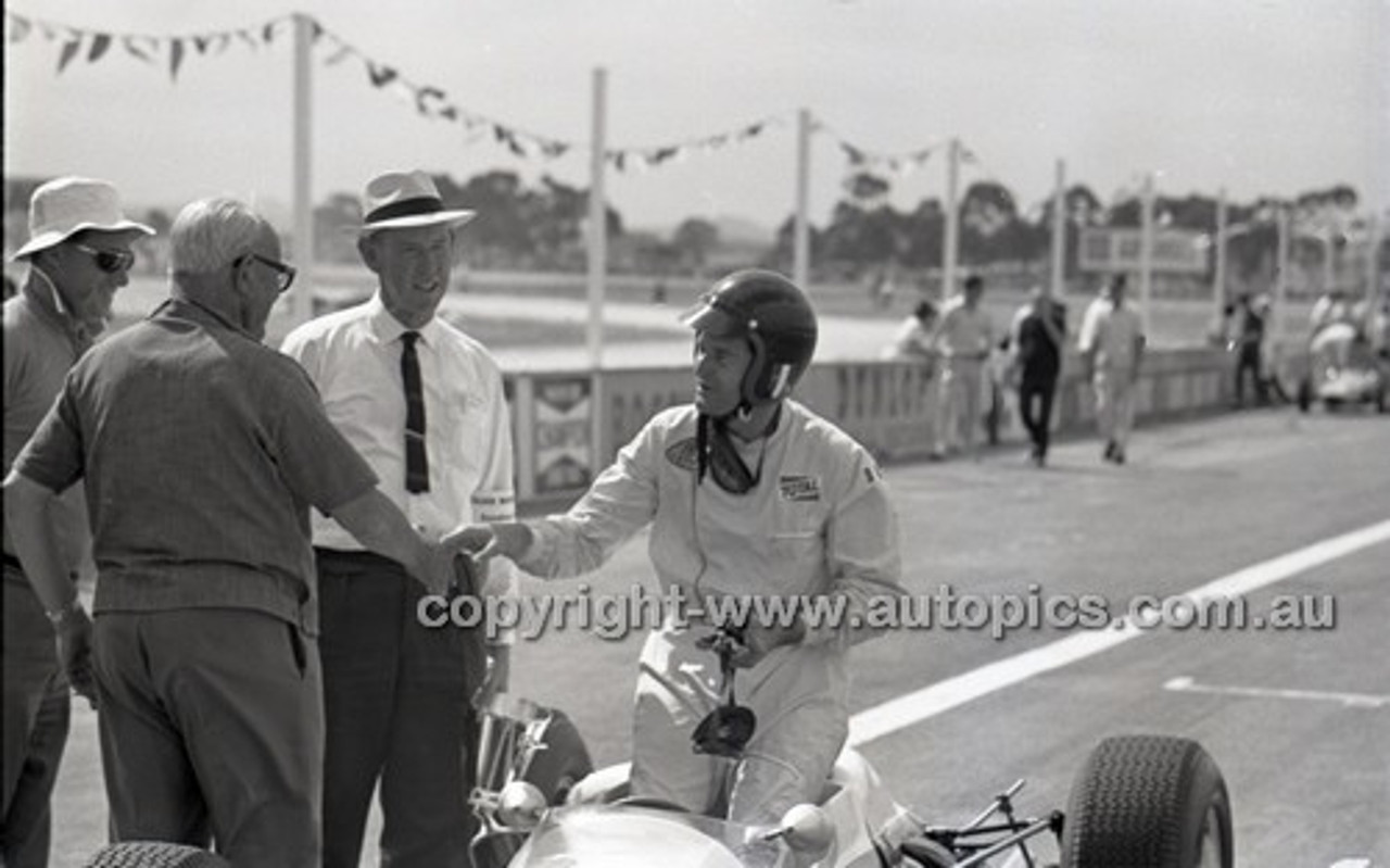 Calder 1966 - Photographer Peter D'Abbs - Code 66-PD-C-16166-025