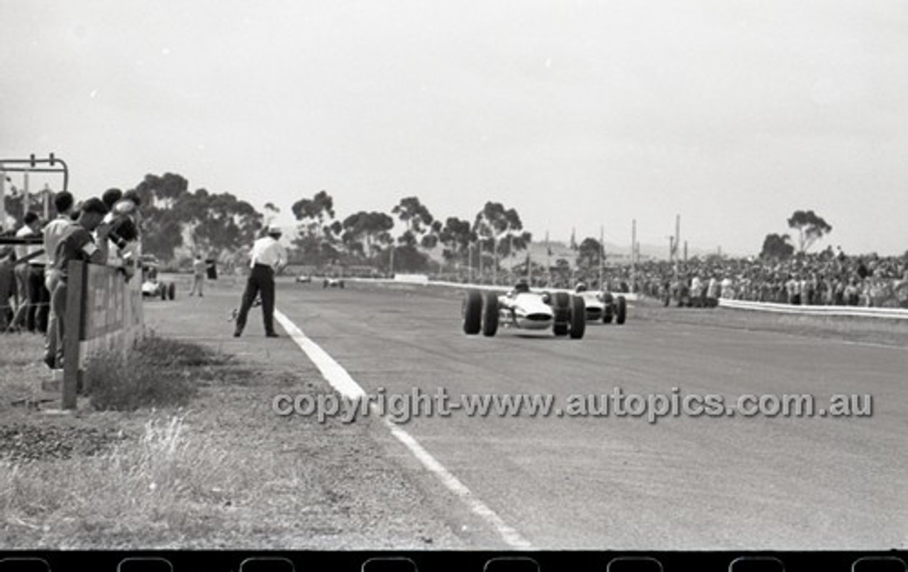 Calder 1966 - Photographer Peter D'Abbs - Code 66-PD-C-16166-028