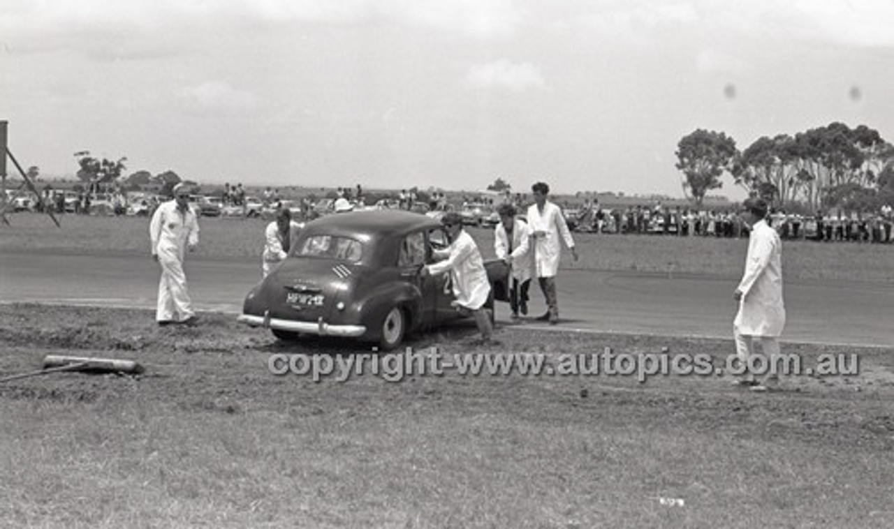 Calder 1966 - Photographer Peter D'Abbs - Code 66-PD-C-16166-042