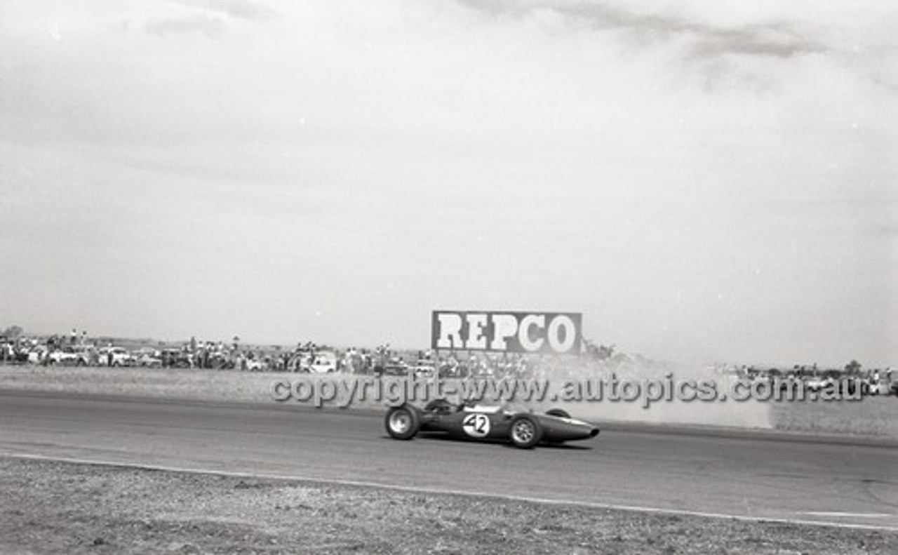 Calder 1966 - Photographer Peter D'Abbs - Code 66-PD-C-16166-059