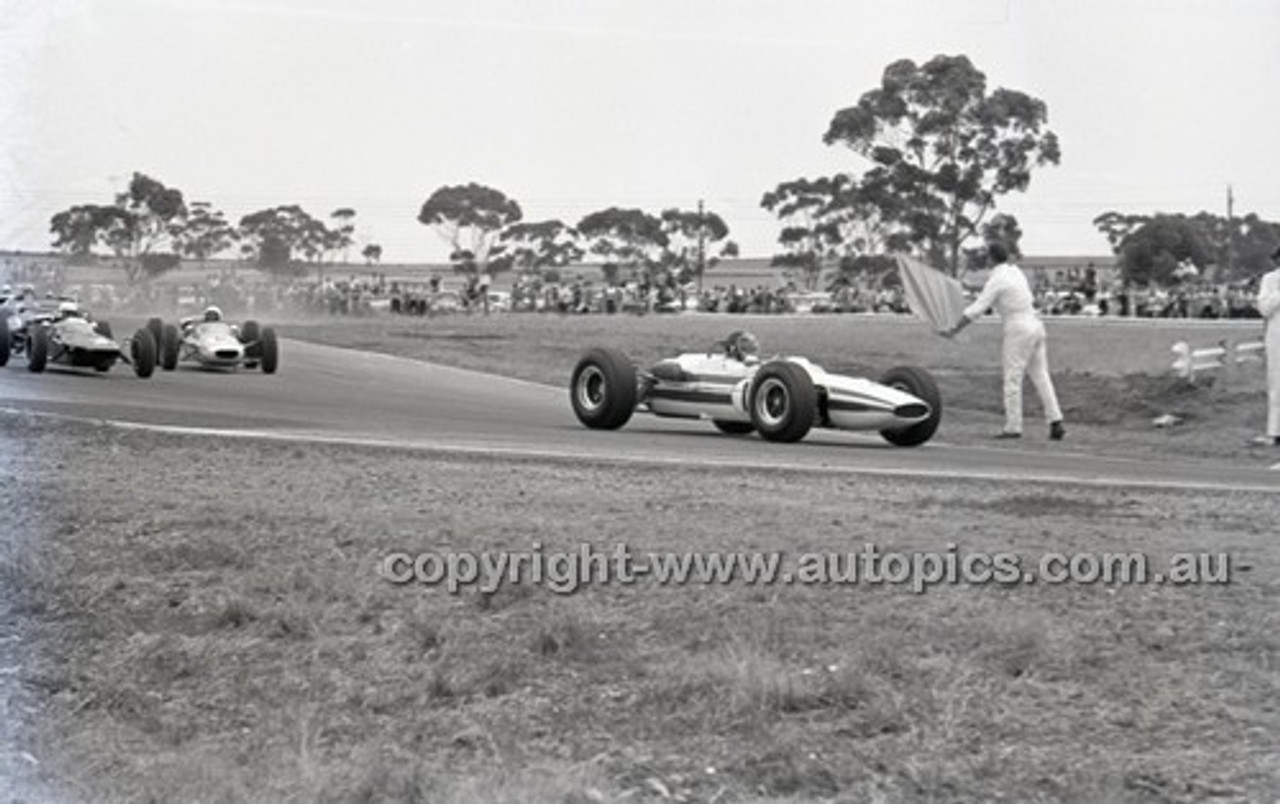 Calder 1966 - Photographer Peter D'Abbs - Code 66-PD-C-16166-1-024