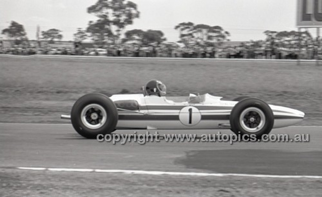 Calder 1966 - Photographer Peter D'Abbs - Code 66-PD-C-16166-1-034