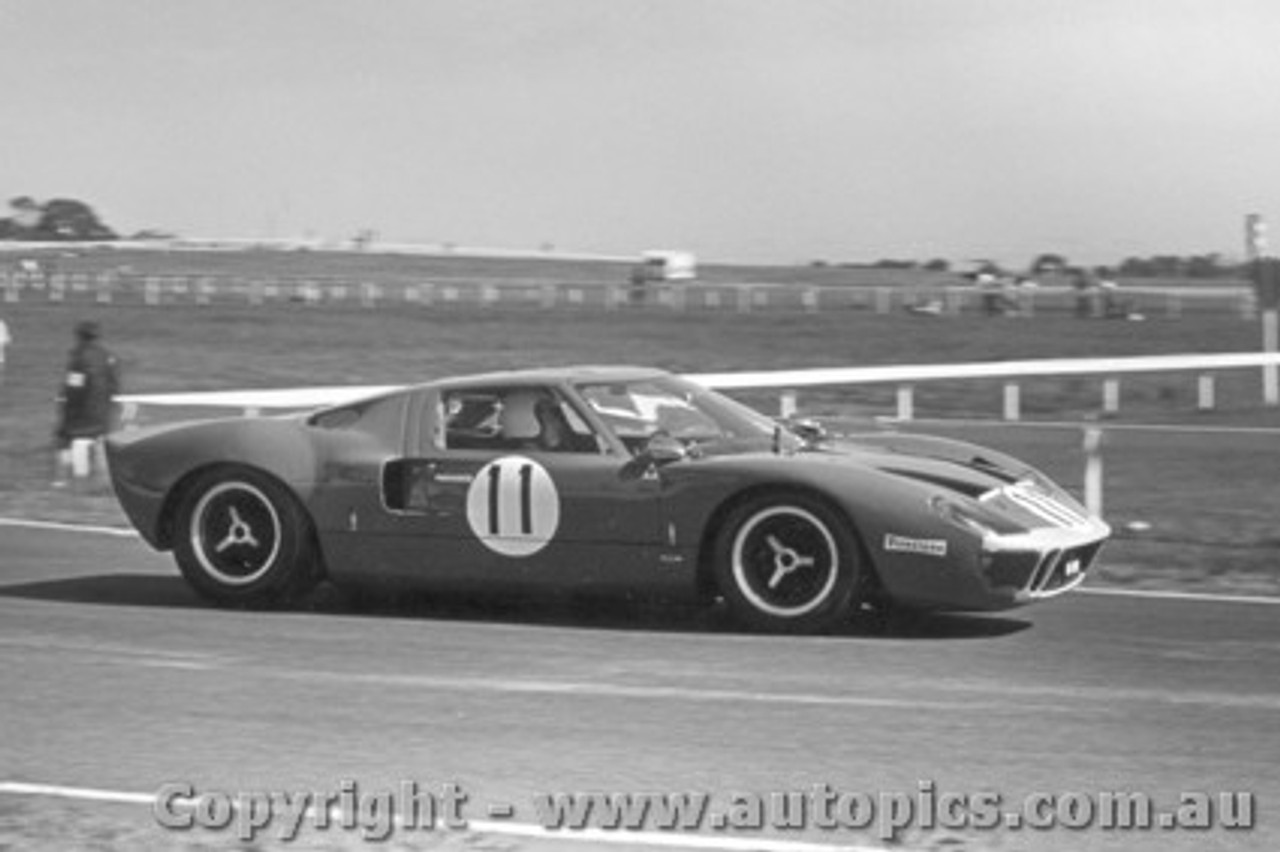 69415 - Colin Hyams - Ford GT 40 - Sandown 1969