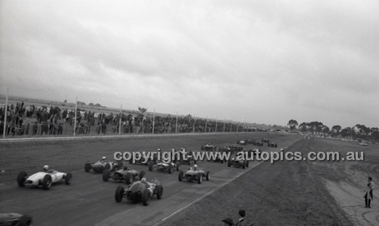 Calder 1967 - Photographer Peter D'Abbs - Code 67-PD-C15167-1-021