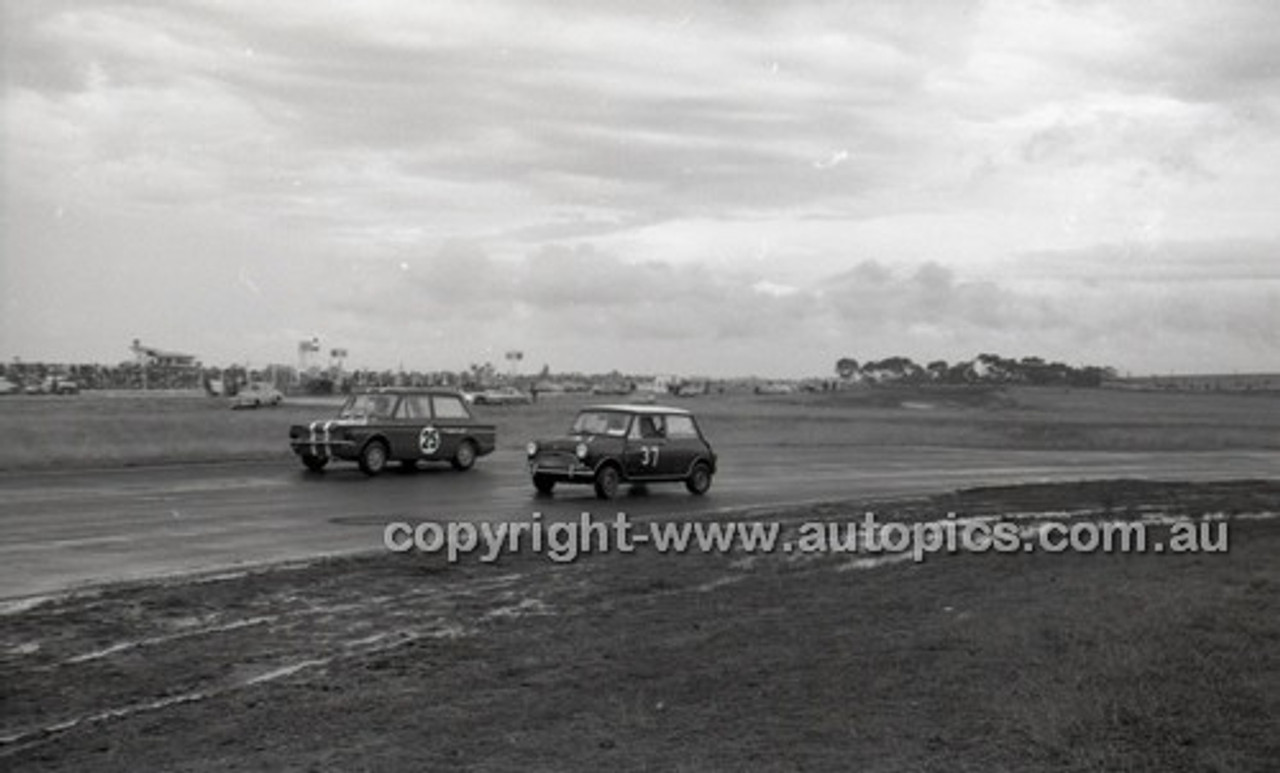 Calder 1967 - Photographer Peter D'Abbs - Code 67-PD-C15167-1-051