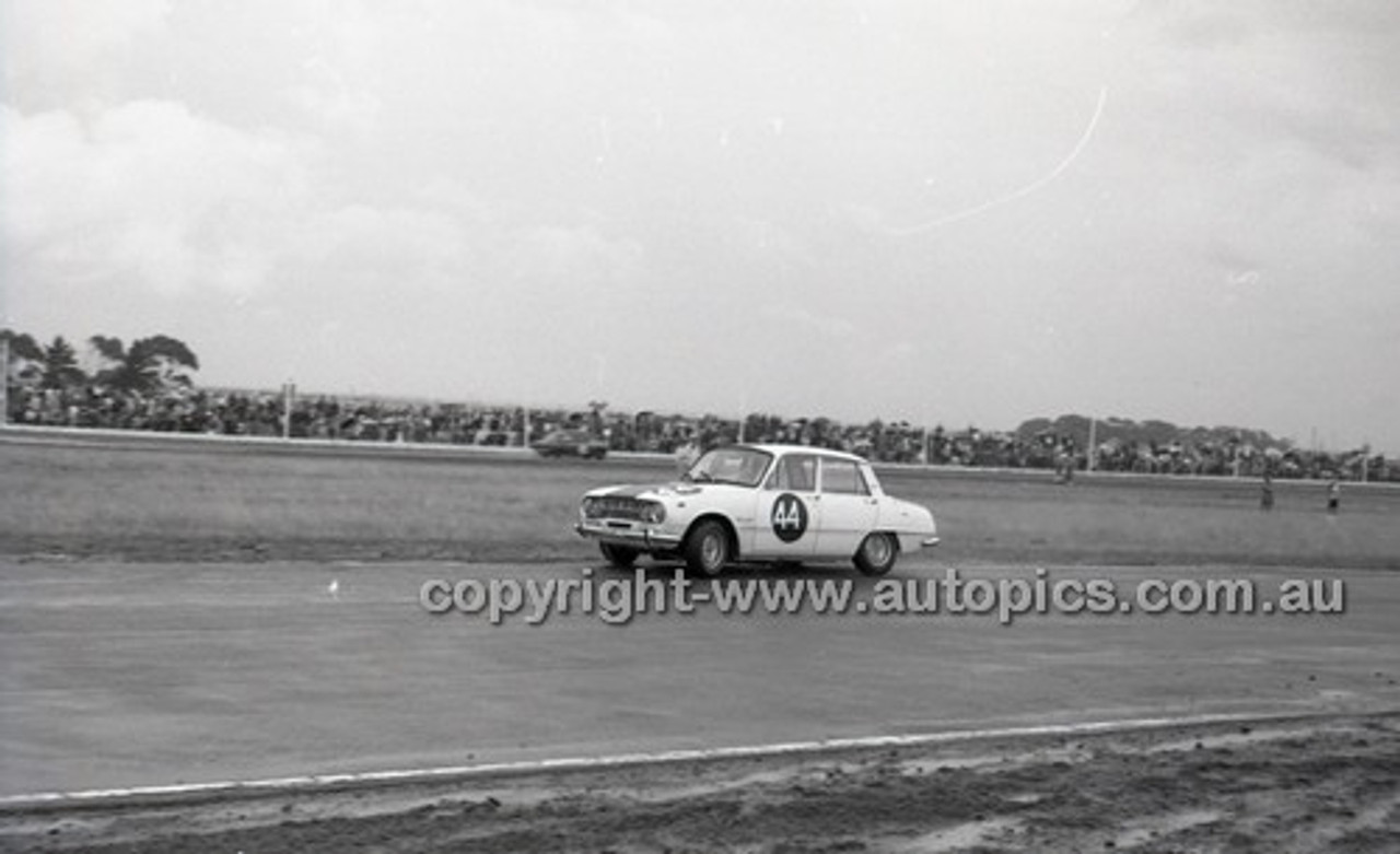Calder 1967 - Photographer Peter D'Abbs - Code 67-PD-C15167-1-054