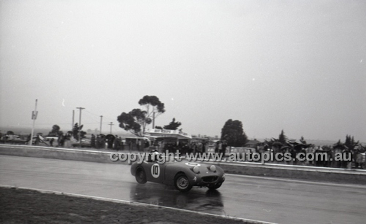 Calder 1967 - Photographer Peter D'Abbs - Code 67-PD-C15167-075