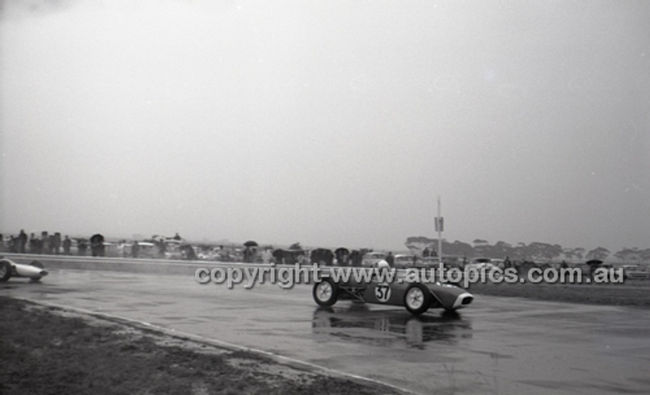 Calder 1967 - Photographer Peter D'Abbs - Code 67-PD-C15167-081