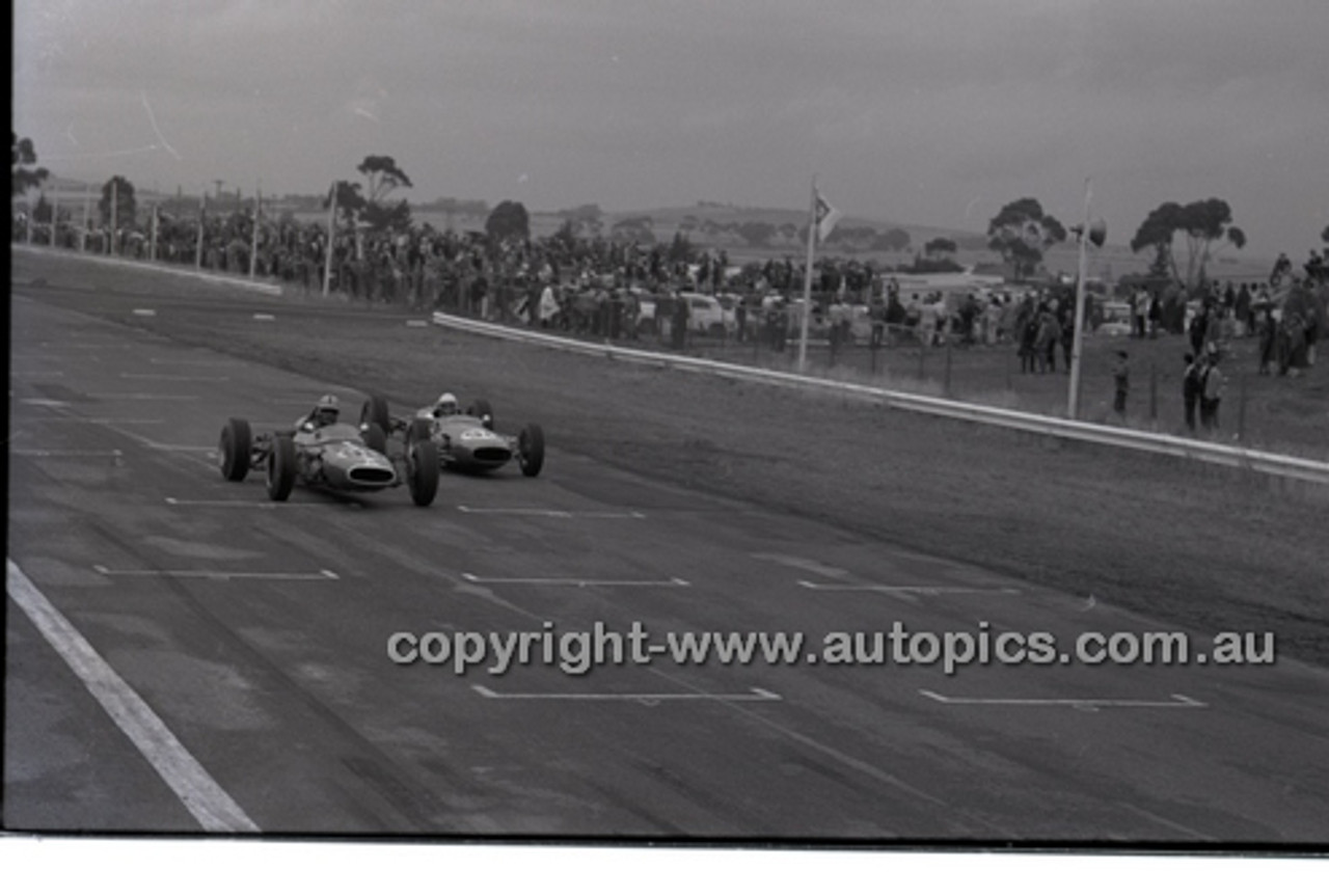 Calder 1967 - Photographer Peter D'Abbs - Code 67-PD-C15167-129