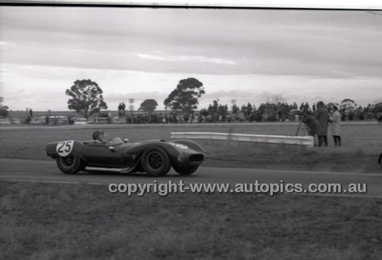 Calder 1967 - Photographer Peter D'Abbs - Code 67-PD-C15167-133