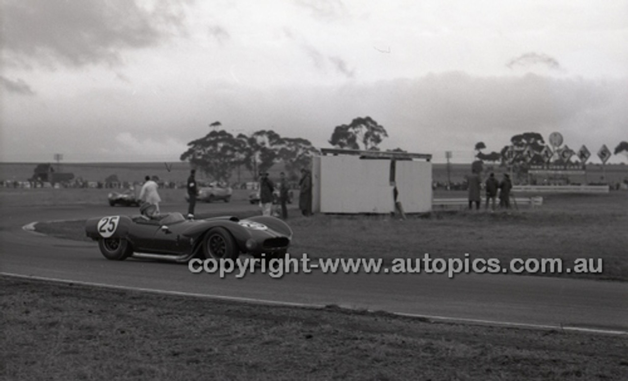 Calder 1967 - Photographer Peter D'Abbs - Code 67-PD-C15167-139