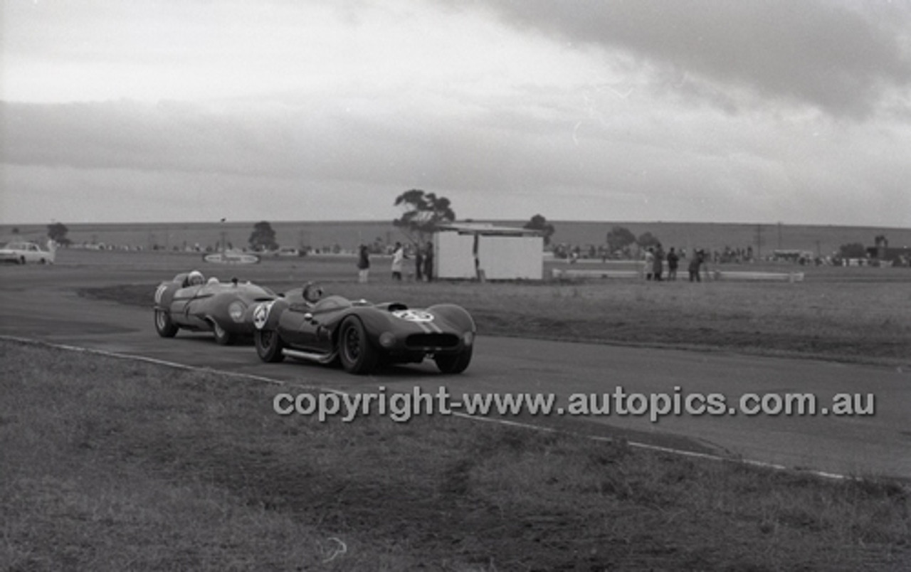 Calder 1967 - Photographer Peter D'Abbs - Code 67-PD-C15167-140