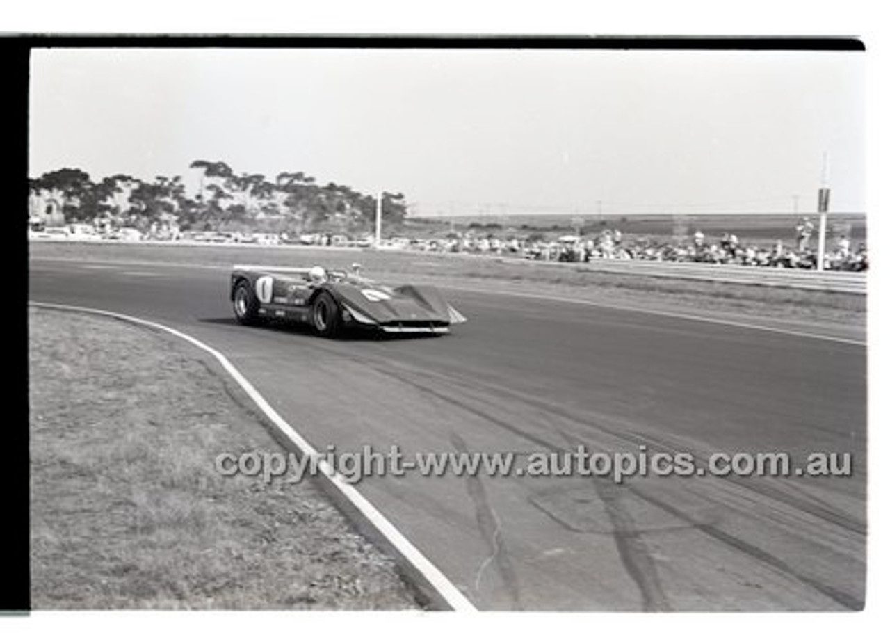 Calder 1969 - Photographer Peter D'Abbs - Code 69-PD-C17869-195