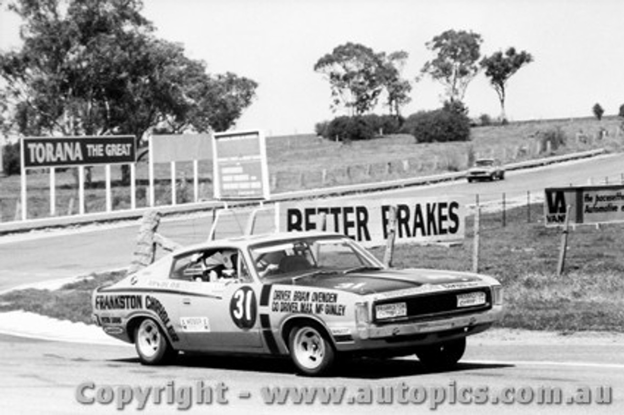 73723 - Ovenden / McGinley - Bathurst 1973 - Valiant Charger