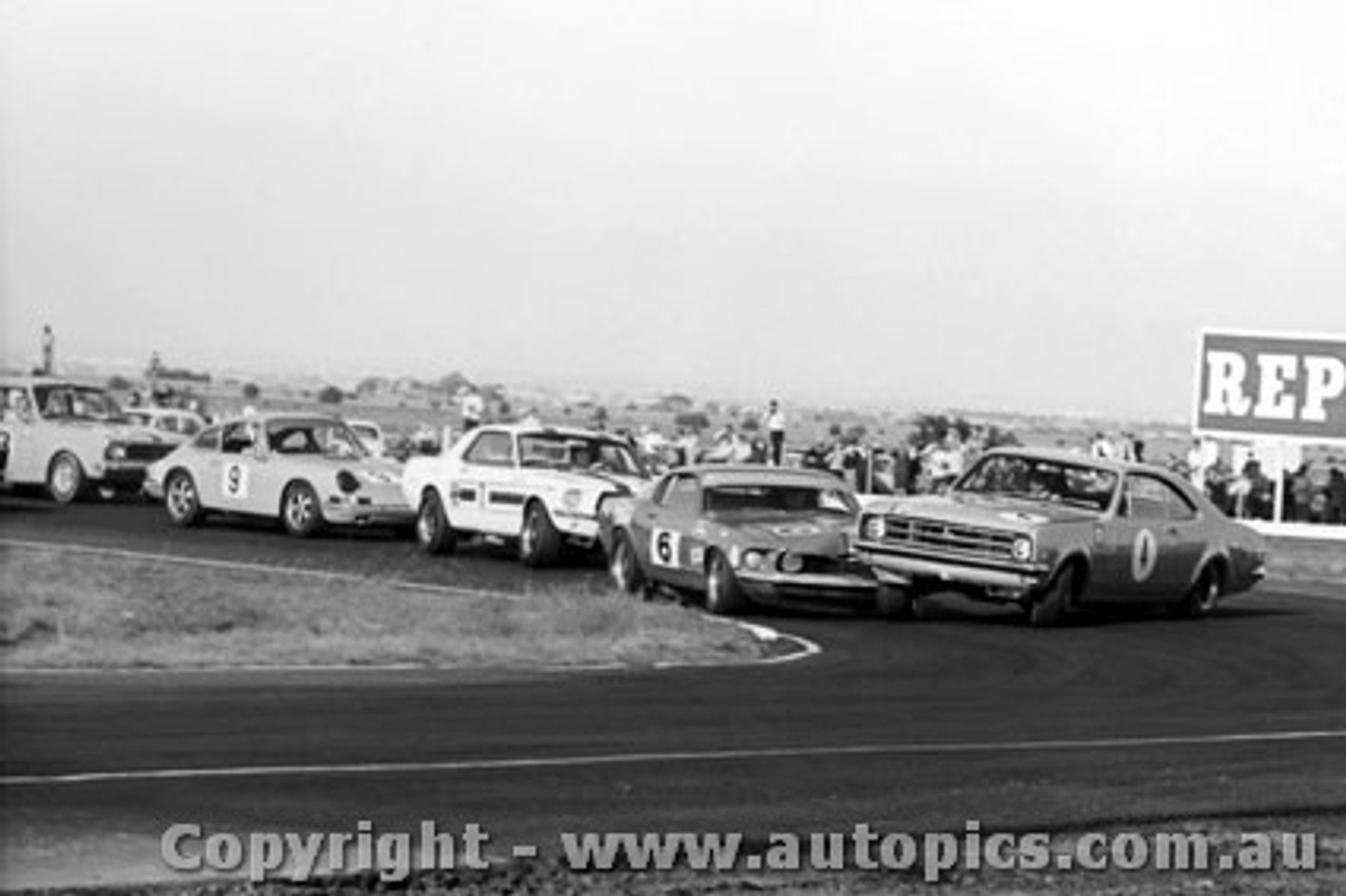 69030 - First Lap Calder 1969 Beechey Monaro / Moffat / Geoghegan Mustang / Hamilton Porsche / McKeown Cortina